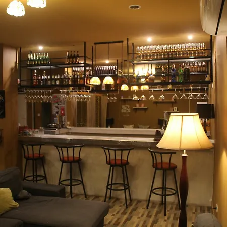 Ol'Masta Hotel & Lounge